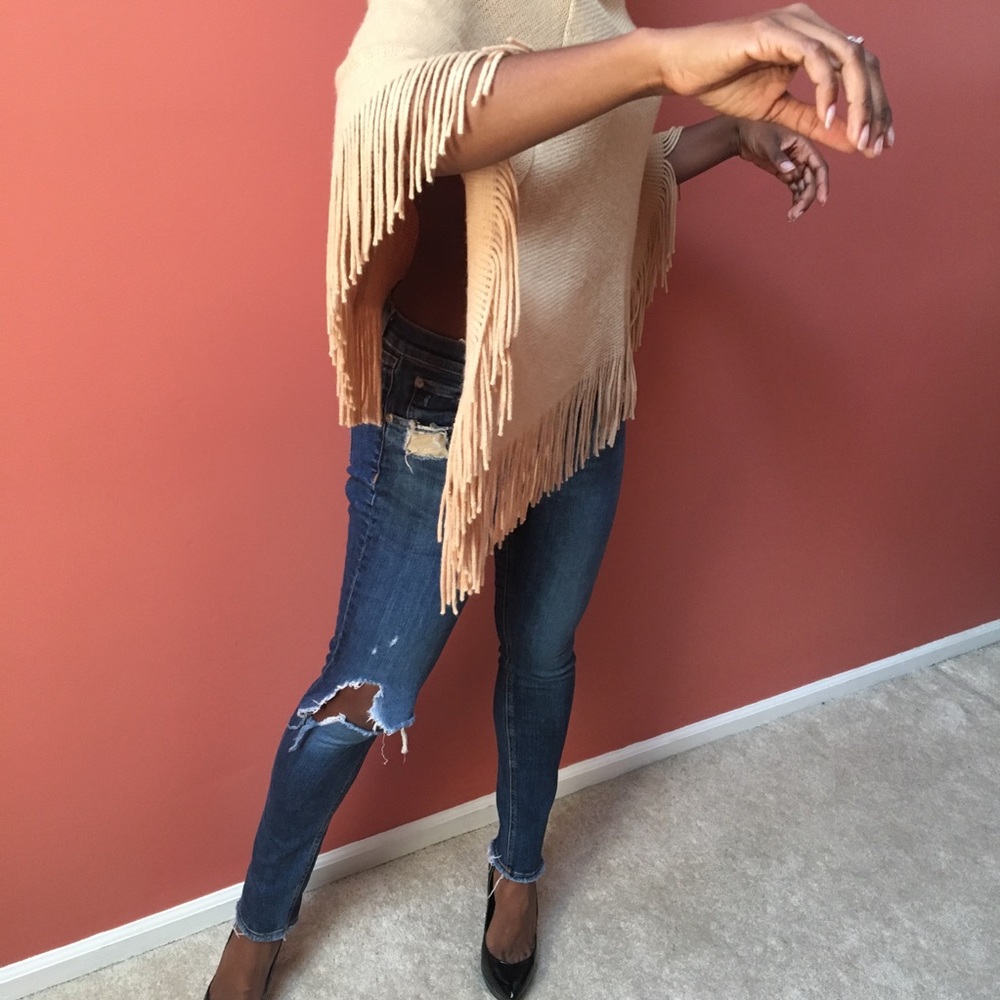 Fringed poncho - Picture 2 of 3